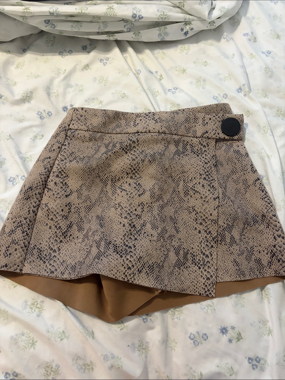 DO+BE Beige Snake-Print Skort with Black Button